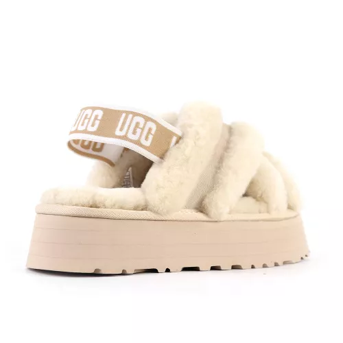 UGG DISCO CROSS SLIDE SAND