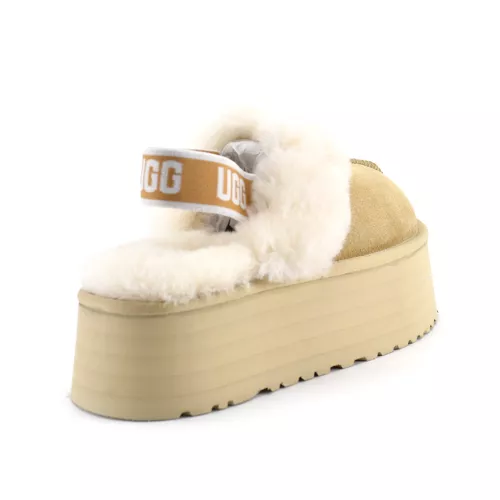 UGG SLIDE FUNKETTE PLATFORM SLIPPER SAND