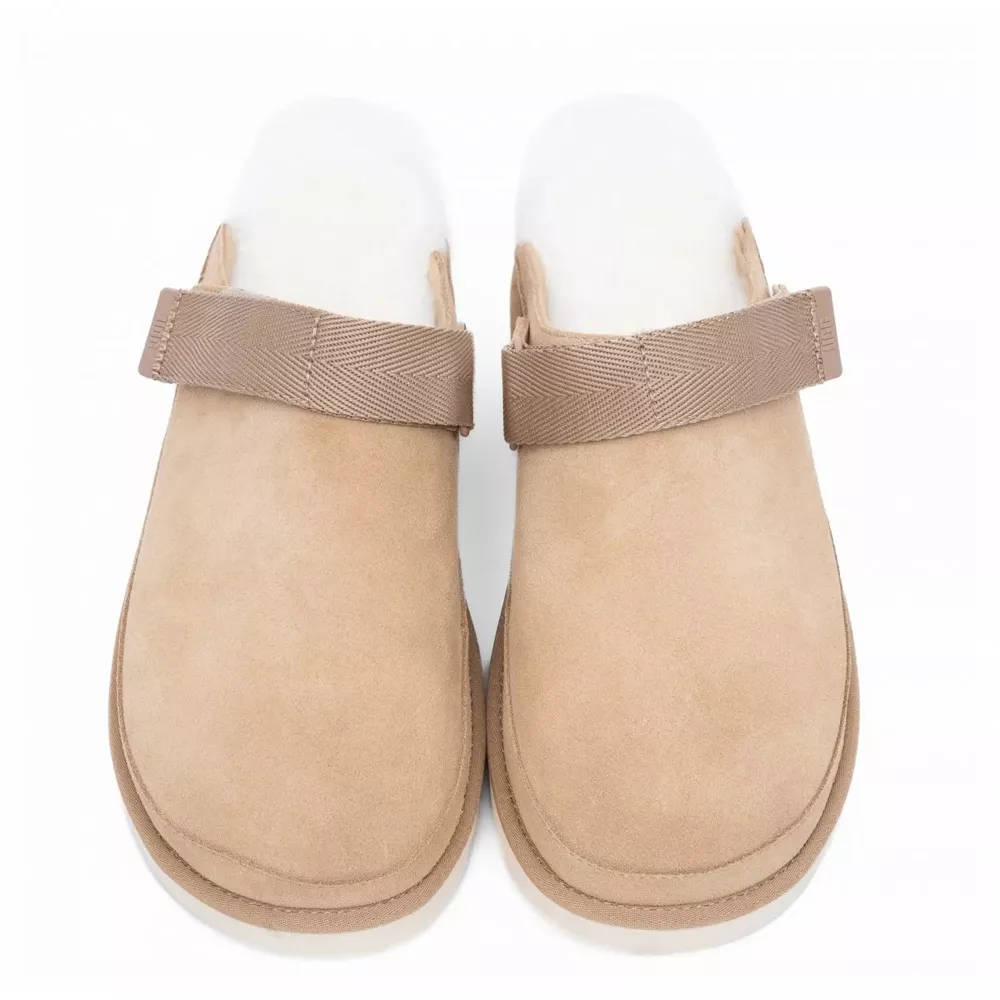 UGG GOLDENSTAR CLOG SAND